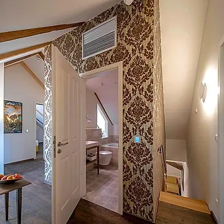Altstadthotel Der Patrizier فندق 4*